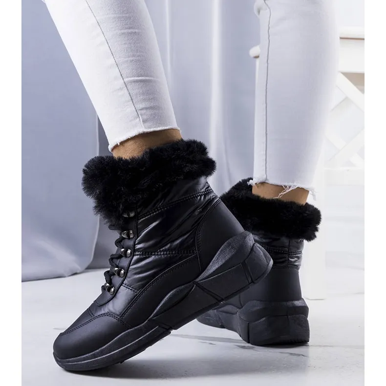 Black Axel quilted snow boots