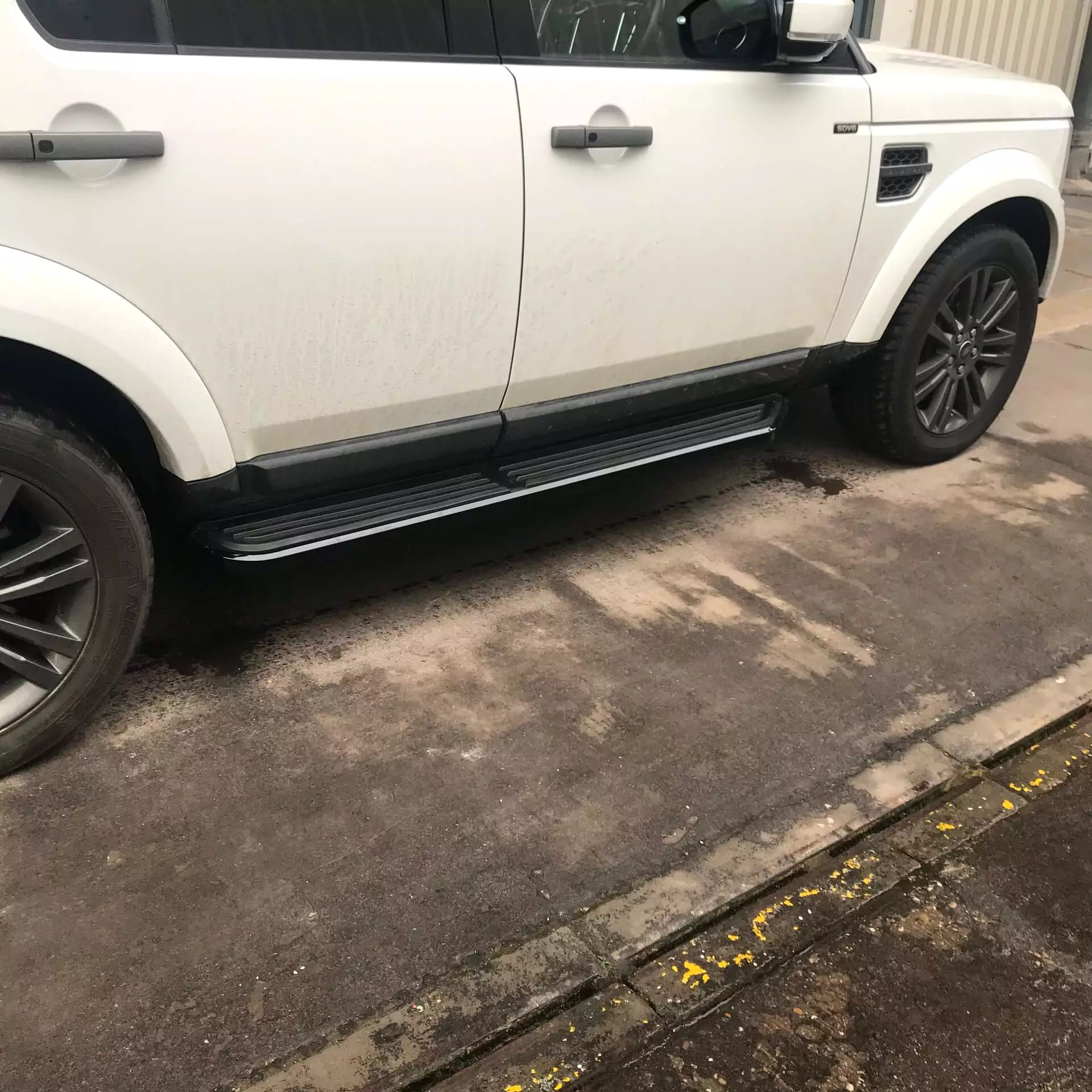 Black OE Style Side Steps for Land Rover Discovery 3 and 4