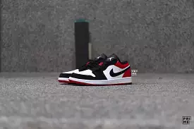 Nike Air Jordan 1 Low Black Toe (553558-116)