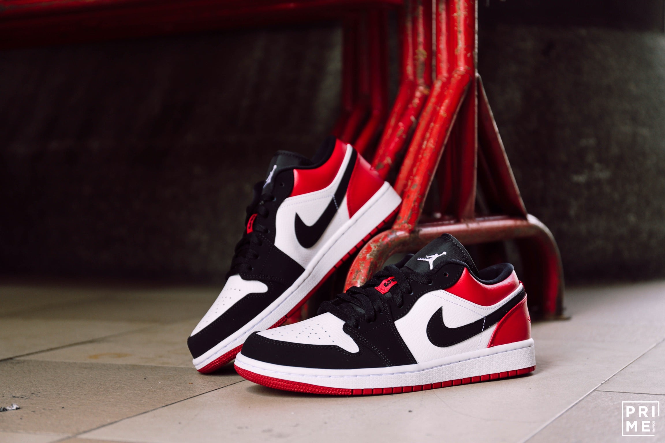 Nike Air Jordan 1 Low Black Toe (553558-116)