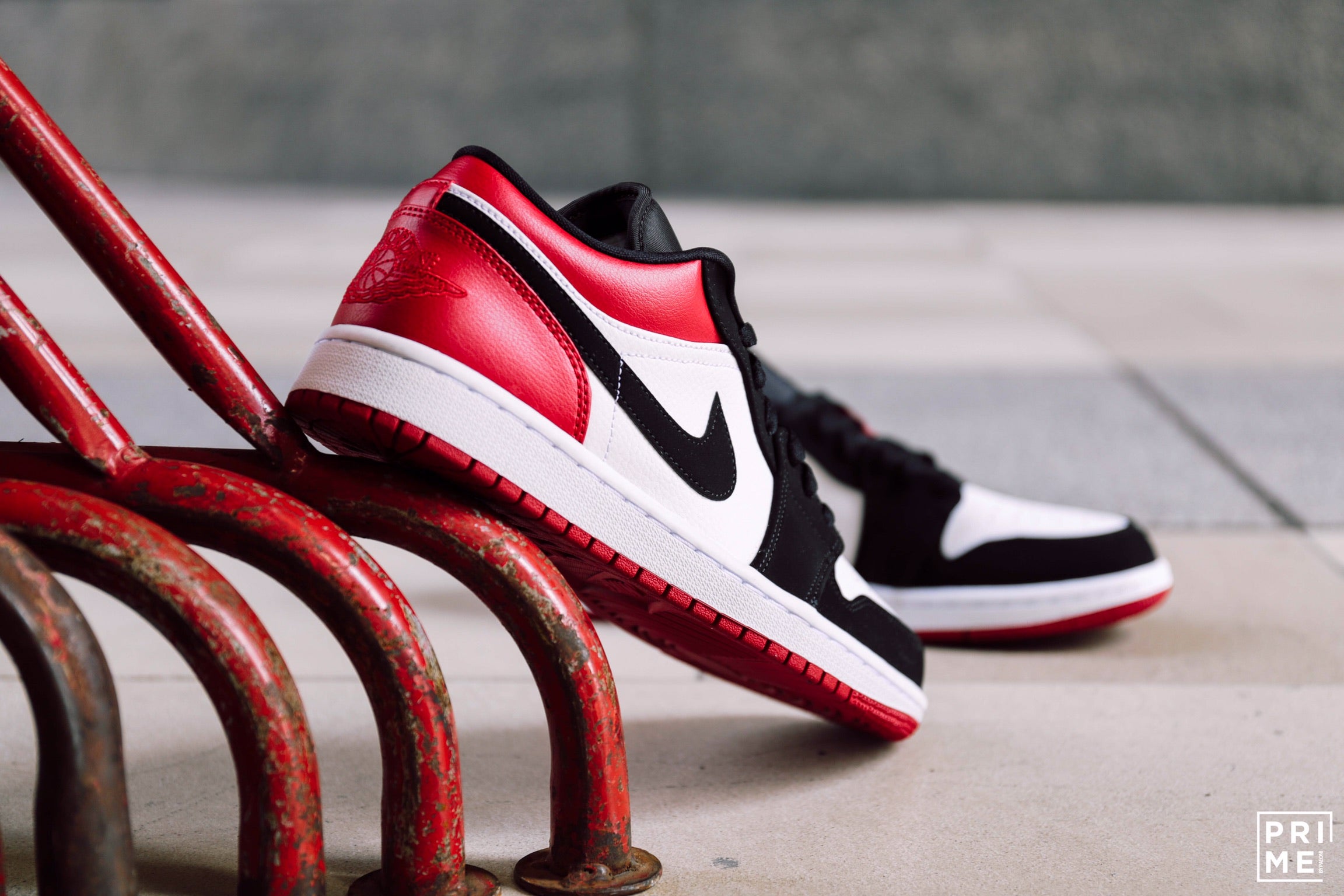 Nike Air Jordan 1 Low Black Toe (553558-116)