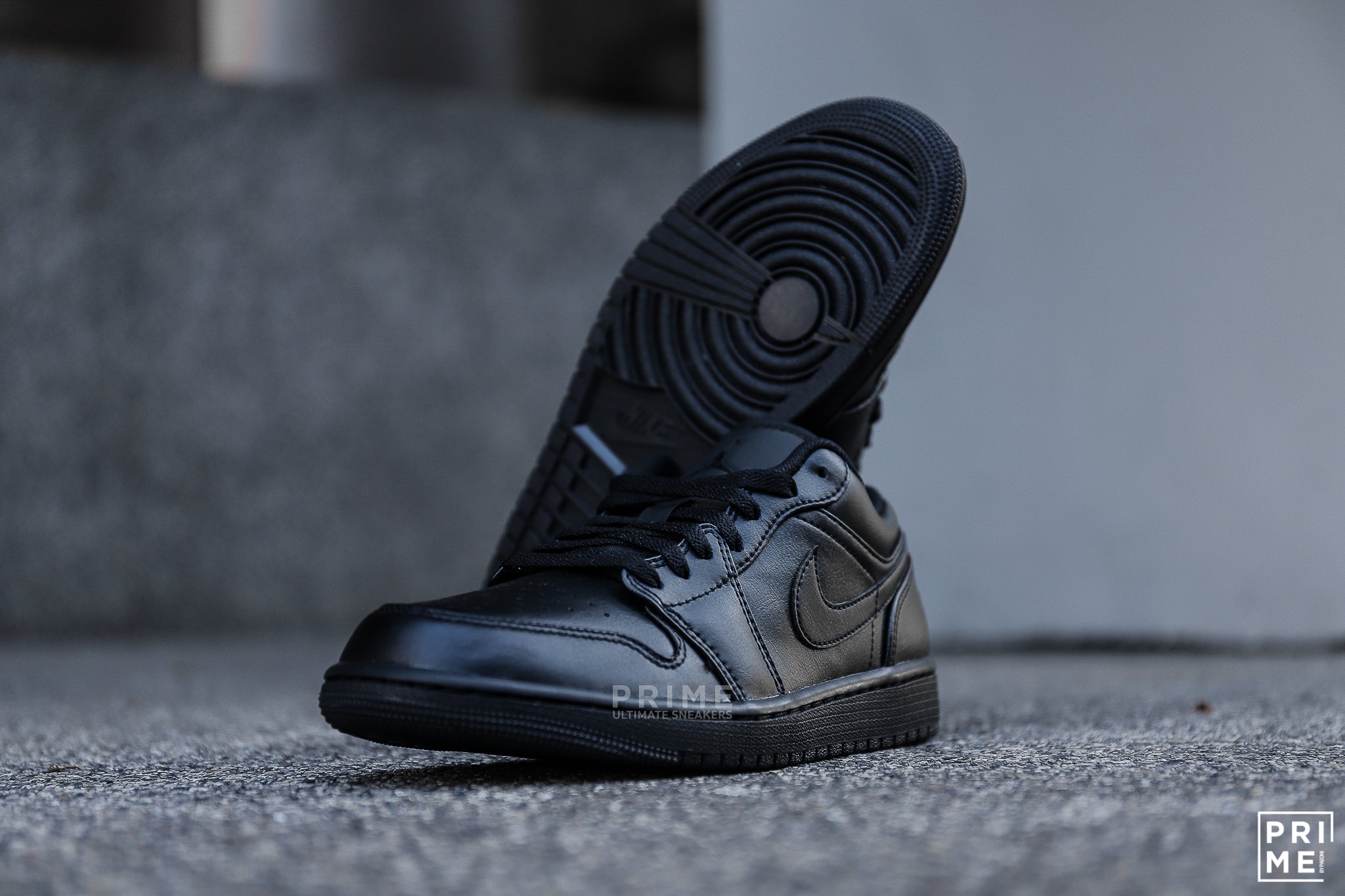 Nike Air Jordan 1 Low Triple Black (553558 093)